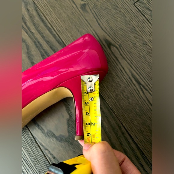 Salvatorre Ferragamo | Vara Bow Patent Leather Pumps | size 8 | Hot pink - Picture 7 of 9